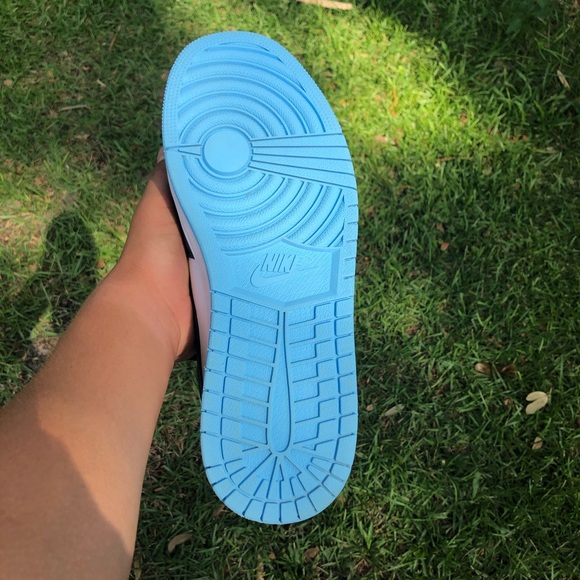 Air Jordan 1 UNC Patent - Picture 2 of 4